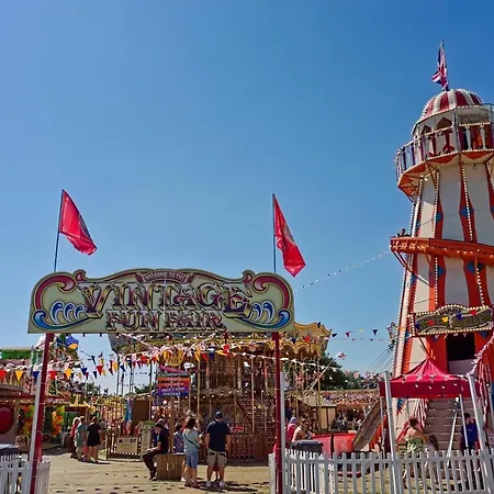 3 Bed, 8 Berth Caravan For Hire At St Osyth Park Near Clacton-On-Sea Ref 28039Cw Экстерьер фото