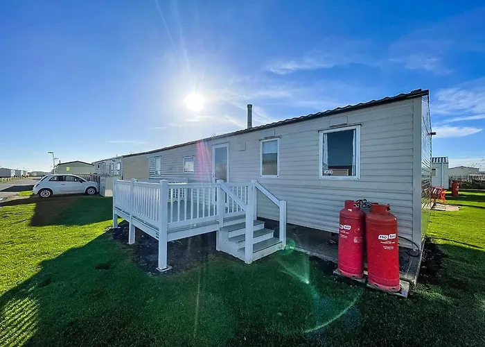 3 Bed, 8 Berth Caravan For Hire At St Osyth Park Near Clacton-On-Sea Ref 28039Cw