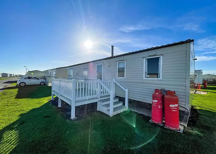 3 Bed, 8 Berth Caravan For Hire At St Osyth Park Near Clacton-On-Sea Ref 28039Cw